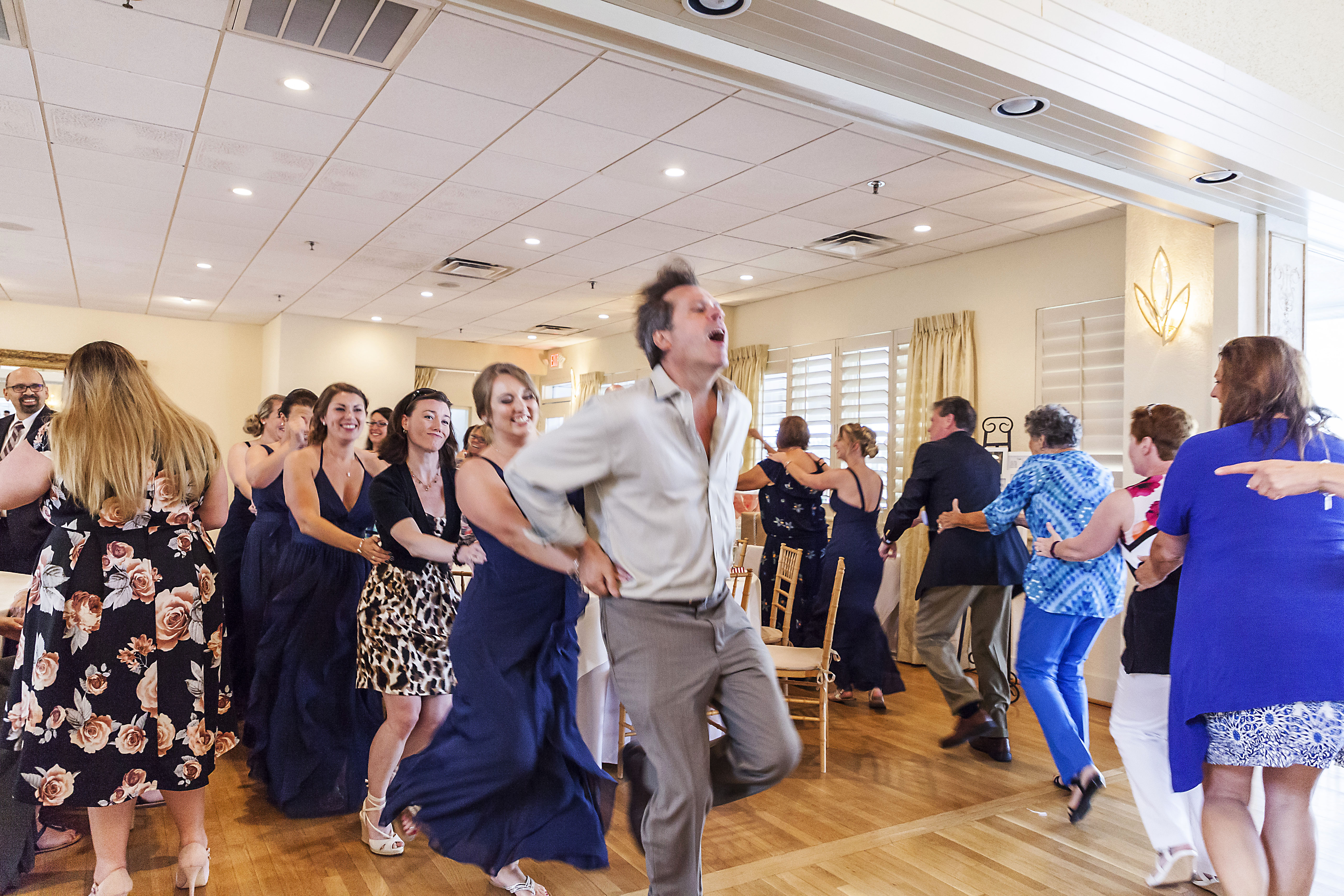 Lesner-Inn-Wedding-Reception-dancing-Virginia-Beach-Fun-Wedding